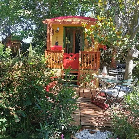 Appartement Roulotte Hope-le Jardin De Mia